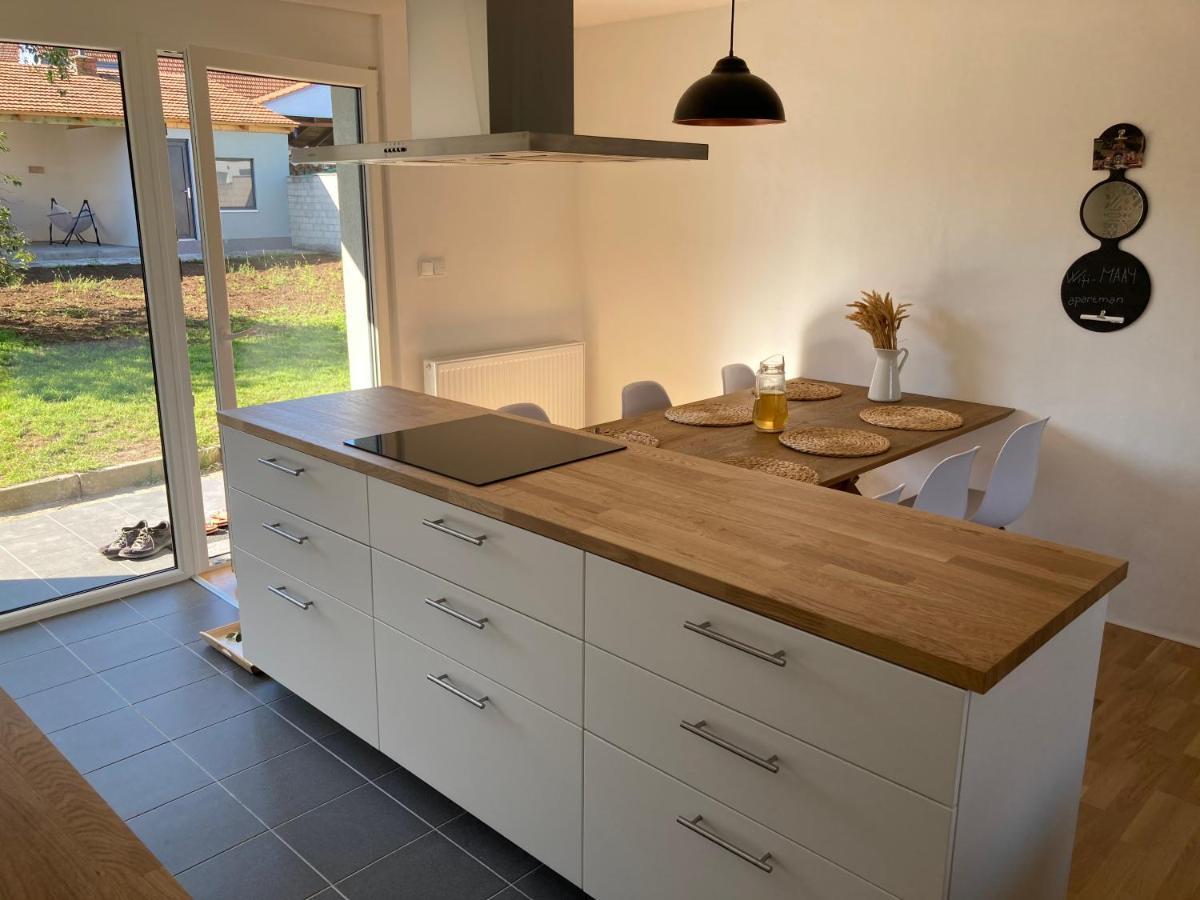 Apartman Maay Hlohovec Exterior foto
