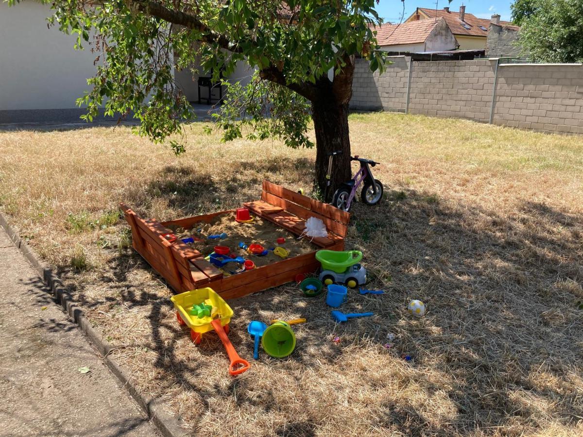 Apartman Maay Hlohovec Exterior foto